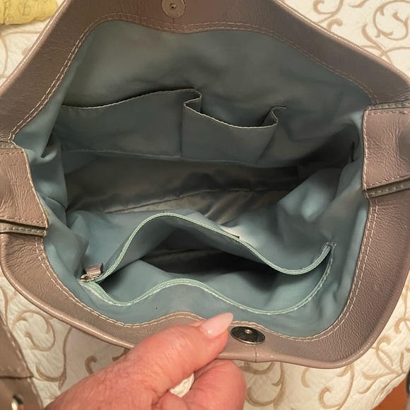 Coach purse. In excellent used condition. Taupe. Patent leather - Picture 4 of 5